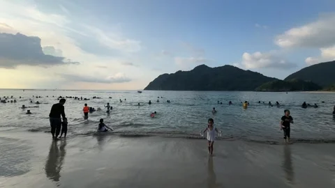 Crowded beach in the afternoon 動画素材 264104459