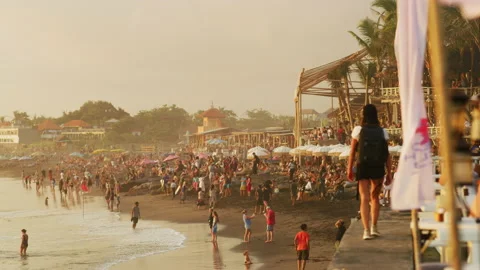 Crowded beach in Bali Video stock 218381179
