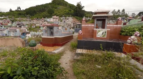 Crowded Buddhist cemetery on a hillside in Nha Trang, Vietnam 库存影片 65001029