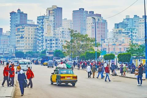 The crowded El-Shohada square, on Dec 18, 2017 in Alexandria, Egypt Stock-Fotos