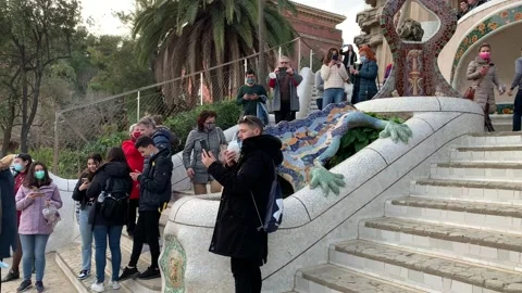 Crowded Guell park. Tourists surrounded Gaudi's  salamander fountain. Barcelona Stock Footage 167657624