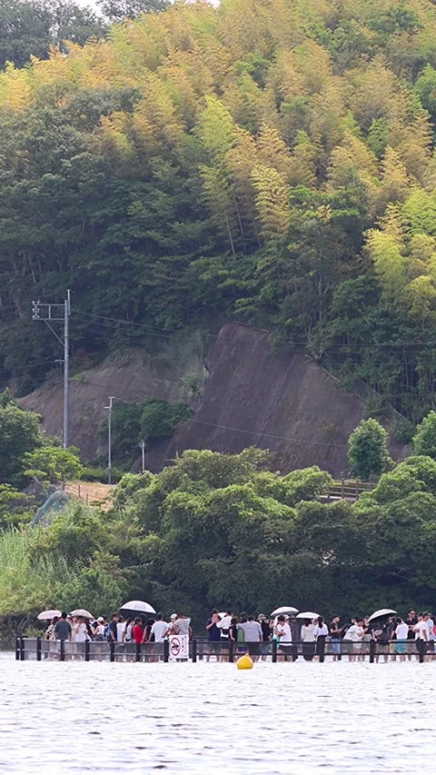 Crowded Hidden Power Spot Beach Crystal Road in Etajima Hiroshima Japan,Vertical Видео 345024281