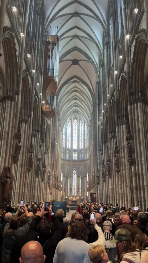 Crowded Interior of Cologne Cathedral During Visit Stockbeeldmateriaal 331001039