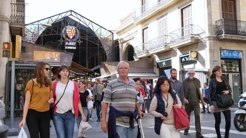 Crowded La Boqueria Marketplace in Barcelona Stock Footage