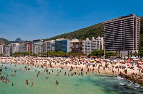 Crowded Leme Beach Stock-Fotos