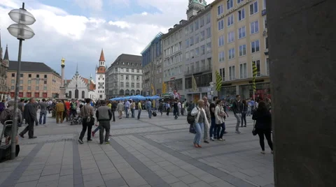 The crowded Marienplatz, Munich Stock Footage 54140781