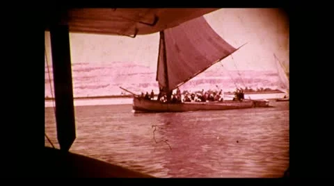 Crowded Nile River felluca 動画素材 12676327
