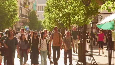 Crowded pedestrian zone in Madrid Video stock 70026351
