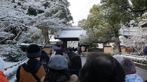 Crowded people and tourist line up for visiting famous Kinkakuji Temple, th.. Stock Footage 291795953