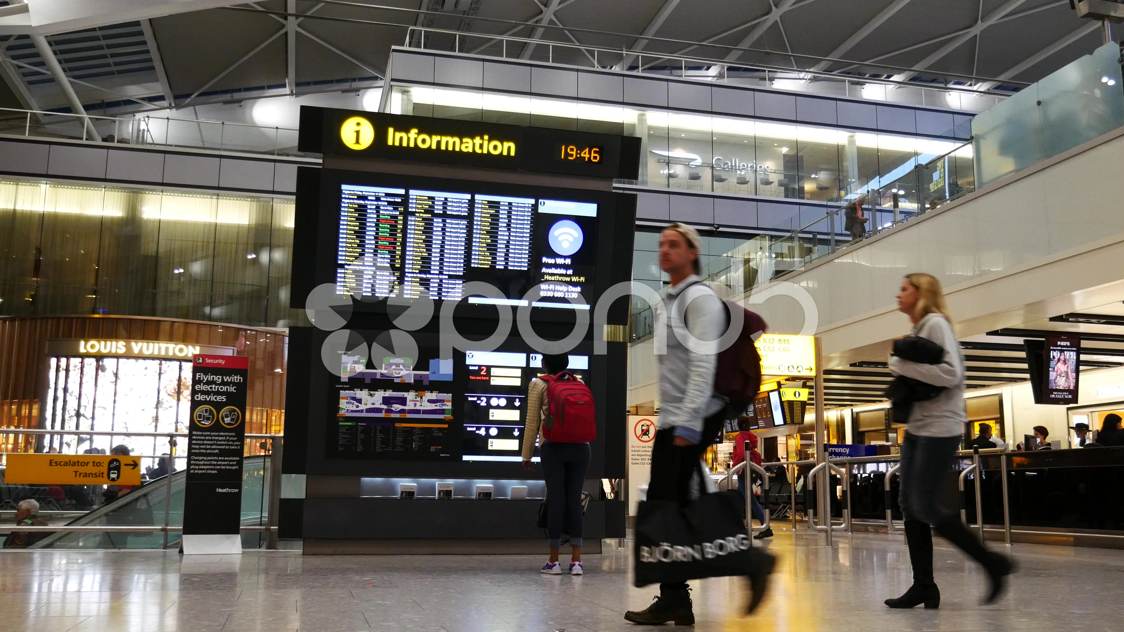 Video Crowded People Inside Heathrow Airport Terminal 5 54657449