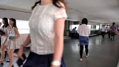 Crowded of people walking the bridge in Central Stock Footage 76458767