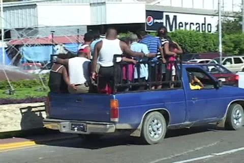 Crowded pickup truck Video stock 8947434