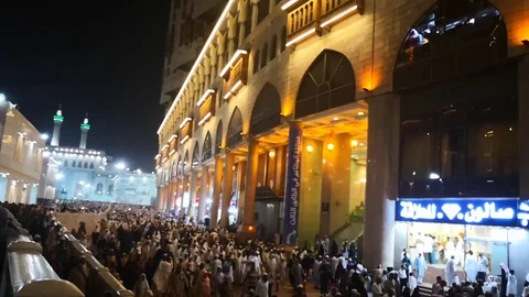 Crowded pilgrims from masjidl Haram Stock Footage 113030997