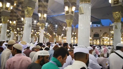 Crowded pilgrims in Prophet Mosque Stock Footage 119669392