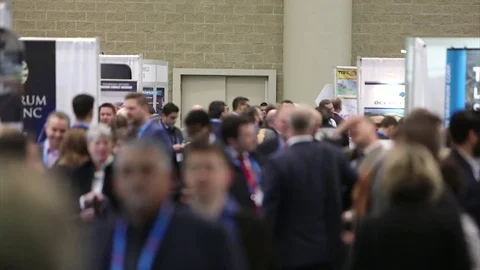 Crowded population and crowds of people walking by in slow motion Vídeo Stock 73754208