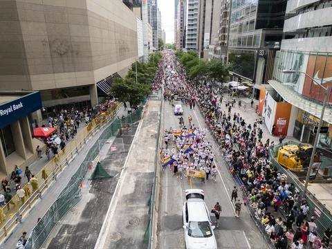Crowded Pride Parade March with Rainbow Flags in Downtown Toronto Fotos Stock