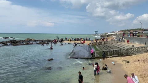 Crowded sea beach in India Video stock 164871504