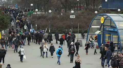 Crowded sidewalks in Warsaw Stock-Footage 61367527