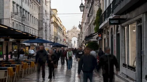 Crowded street Lisbon Timelapse 動画素材 197556796