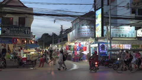 Crowded street in Siem Reap, Cambodia, at dusk (Asia) Stock Footage