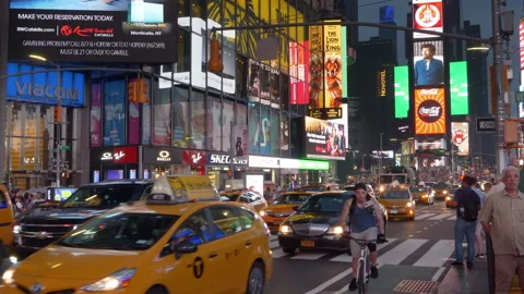 Crowded streets of New York Stock Footage 138970745