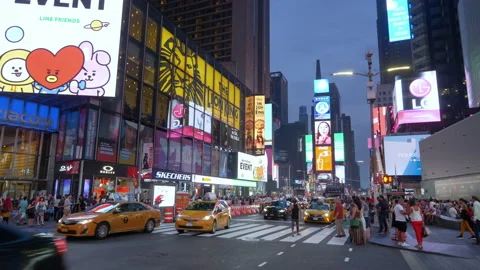 Crowded streets of New York Stock Footage 138970877
