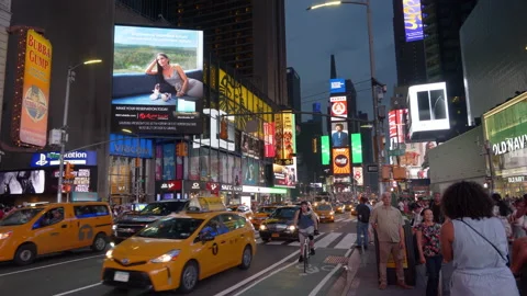 Crowded streets of New York Stock Footage 138970883