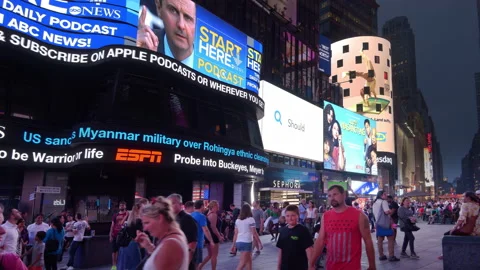 Crowded streets of New York Stock Footage 138970895