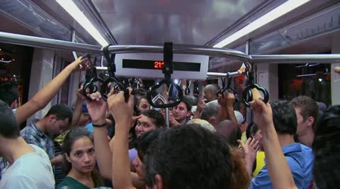 A crowded subway or tram with passengers holding handles. 库存影片 20430416