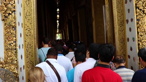 Crowded Temple in Thailand 動画素材 101212933