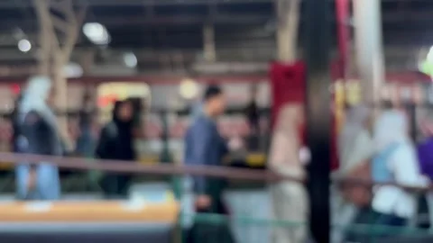Crowded train station platform with blurred daily commuters Stock-Footage 340569087