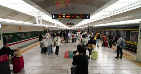 Crowded train station platform in Kunming, China with passengers waiting to exit Stock-Footage 329623113