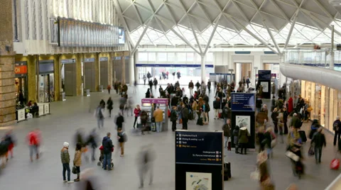 Crowded Train Station at Rush Hour. 4K / UHD Stock Footage 33471308