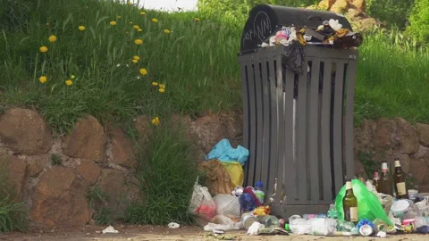 A crowded trash can and garbage Stock-Footage 107792668
