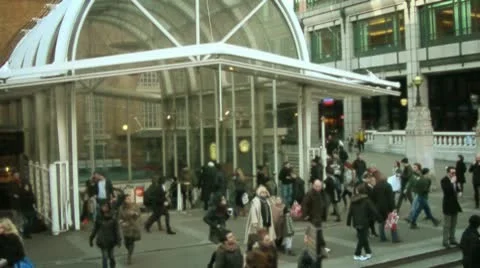 Crowds in busy street Video stock 10790514