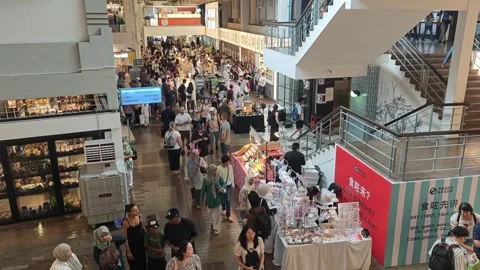 The crowds in central market Vídeo Stock 335663739