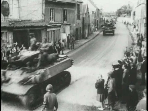 Crowds cheer as a convoy of allied forces drives through Paris on liberation Stock-Footage 75281461
