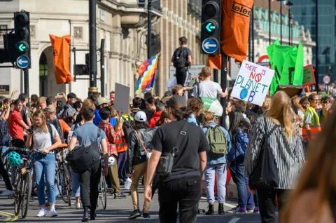 Crowds of Climate Change protesters at an Extinction Rebellion protest march  Foto stock
