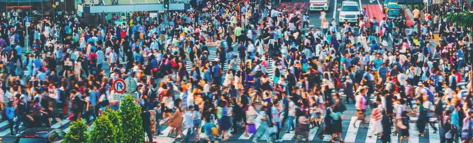 Crowds converge at Shibuya Crossing in Tokyo, Japan Stock Photos