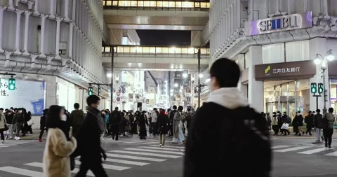 Crowds of Crossing Busy Street Intersection in Tokyo's Shibuya District. Stock Footage 231273330