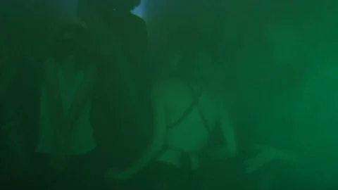 Crowd's dancing in the night club Stockbeeldmateriaal 90285564