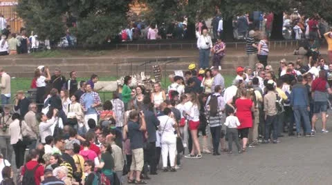 Crowds in front of Colosseum Video stock 12779198