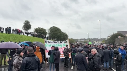 Crowds gather after Drumcree parade given clearance in late-night hearing
 Видео 346517708