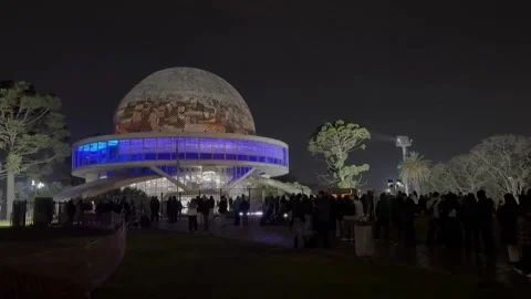 Crowds gather in Buenos Aires to observe partial lunar eclipse, ARGENTINA, AR -  Video stock 343822337