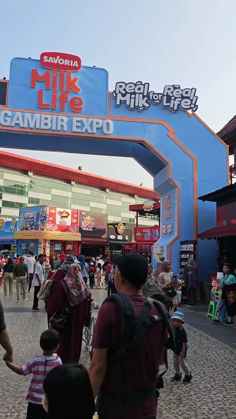 Crowds at Jakarta fair Stock Footage 286918613