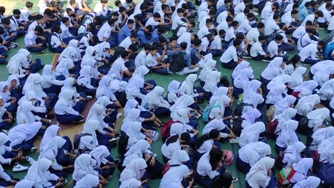 Crowds of junior high school students in Java, Indonesia 库存影片 244298242