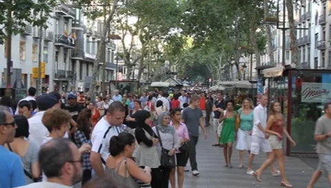 Crowds - La Rambla - In focus Stockbeeldmateriaal 8636544