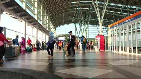 Crowds at the metropolitan station Video stock 300753365