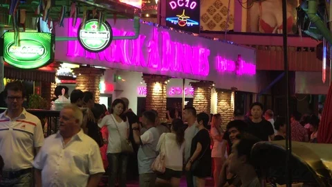 Crowds in Nana Vidéo 69881726