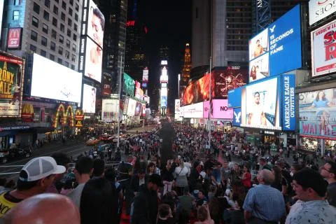 Crowds of people in New York in evening Stock Photos